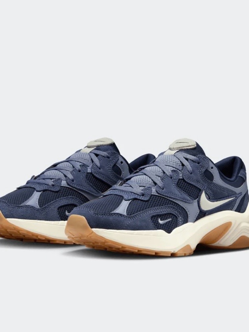 Nike Men’s Navy and Light Gray Chunky Retro Sneakers
